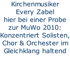 Kirchenmusiker Every Zabel hier bei einer Probe zur MuWo 2010: Konzentriert Solisten, Chor & Orchester im  Gleichklang haltend